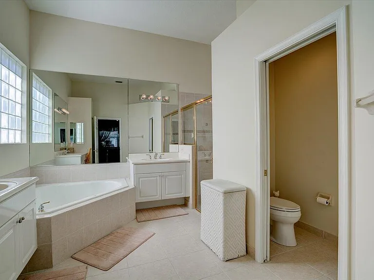 15323 Fiorenza Cir — Photo 32