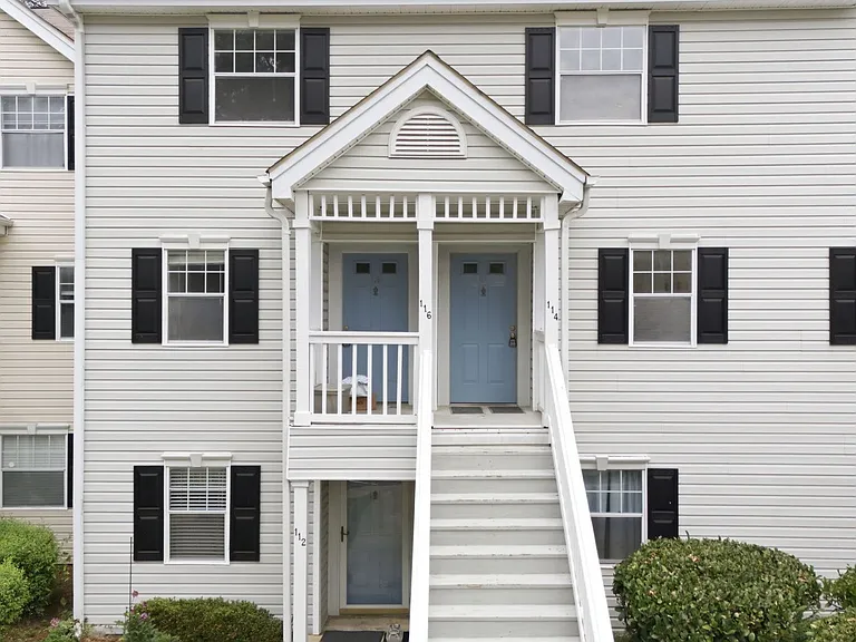 114 Kingsbury Dr #114 — Photo 2