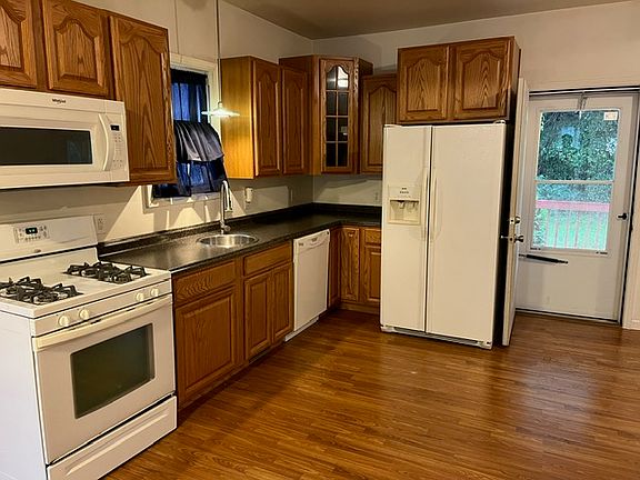 4th image of 351 E Main St #1