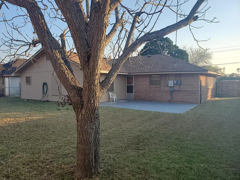 2313 Haine Dr — Photo 2
