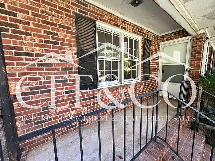 2 bed, 1.0 bath, 806 sqft, $975 — Photo 2