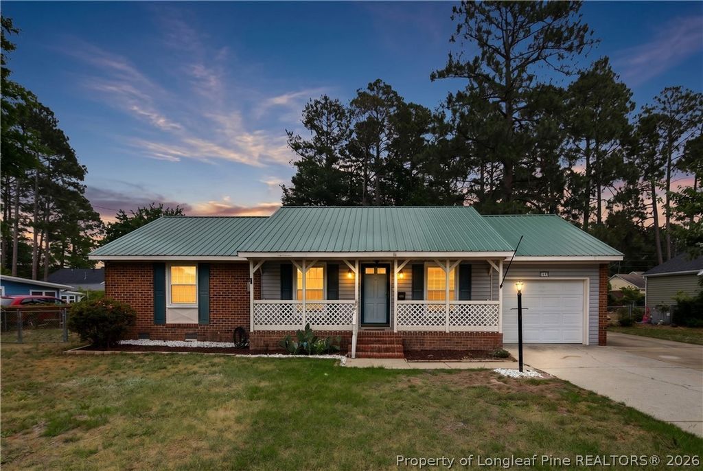 547 Farmview Dr, Fayetteville, NC