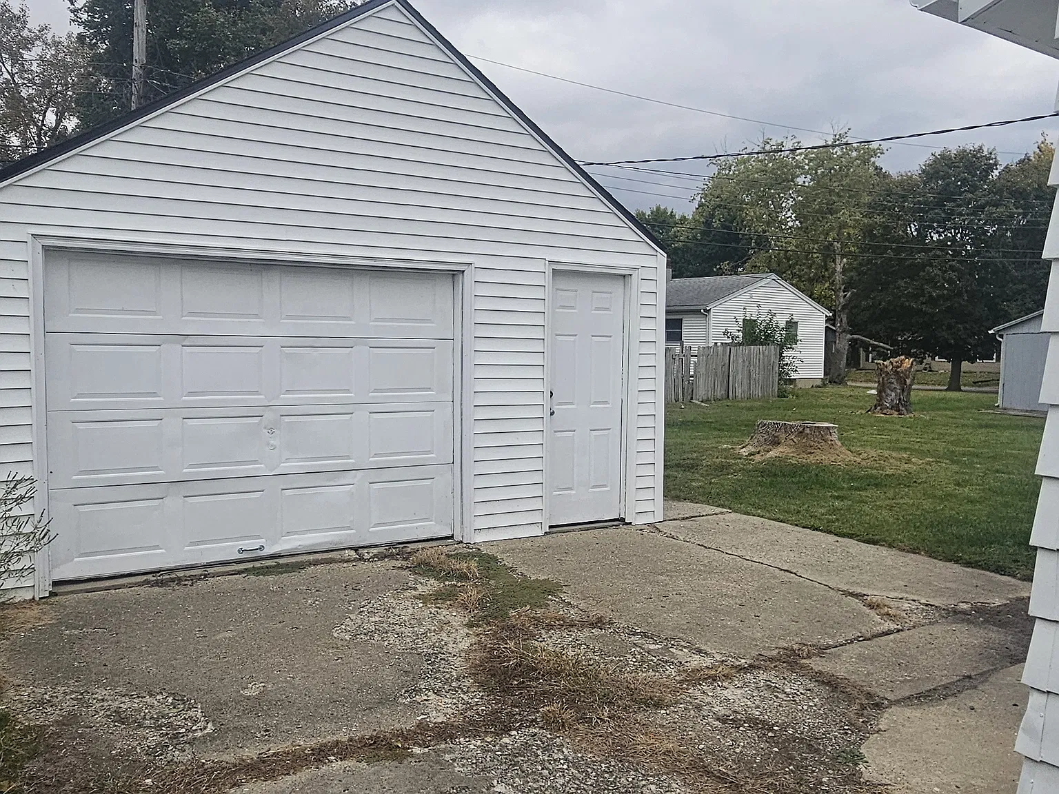3 bed, 875 sqft, $1,200 — Photo 2