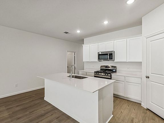 4th image of 2523 Canadian Way