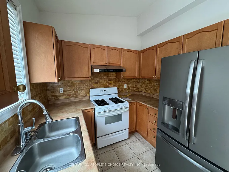 3704 Golden Locust Dr — Photo 3