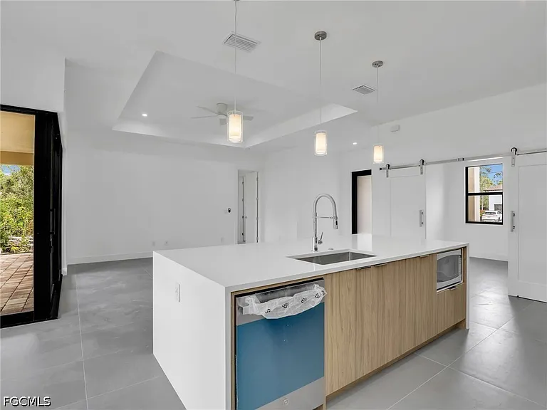 11042 Carnegie Ave — Photo 12