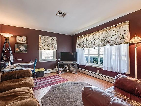 3rd image of 16 Lincoln Ave