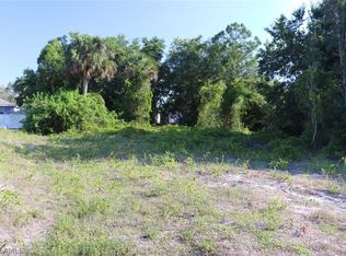 2705 52nd St SW, Lehigh Acres, FL 33976
