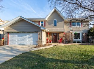 2482 Wendover Dr, Naperville, IL 60565