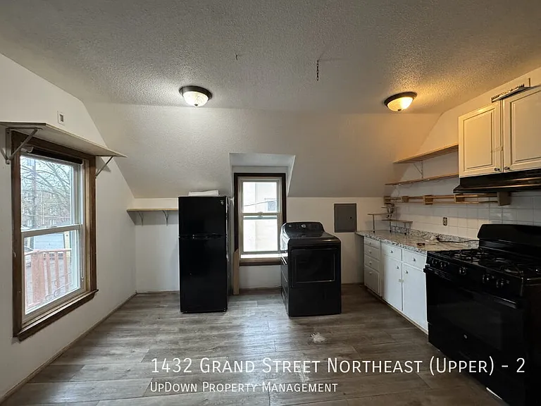 1432 Grand St NE #2 — Photo 11