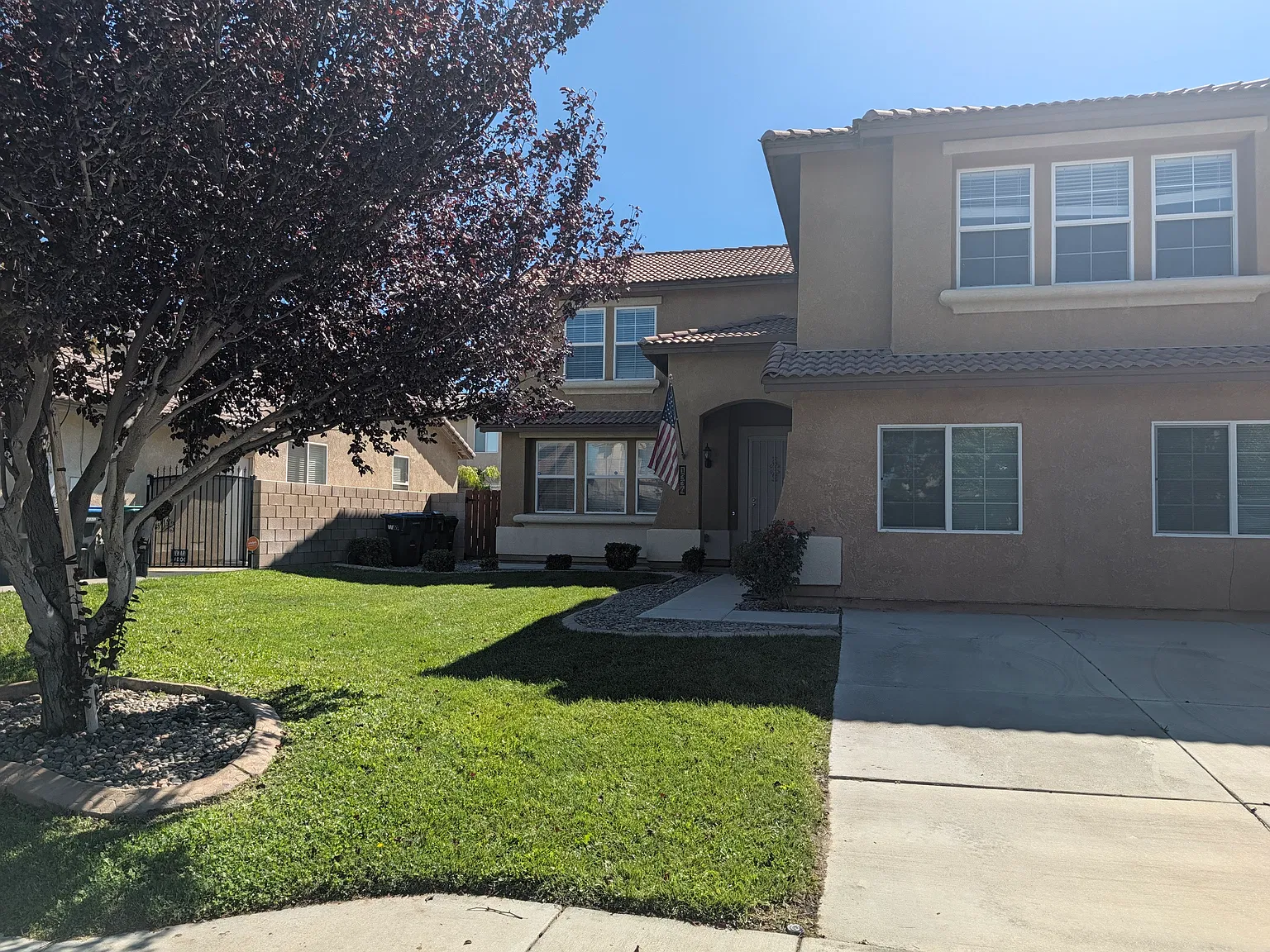 5 bed, 2728 sqft, $3,850 — Photo 3