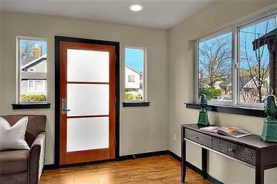 5200 11th Ave NE — Photo 2