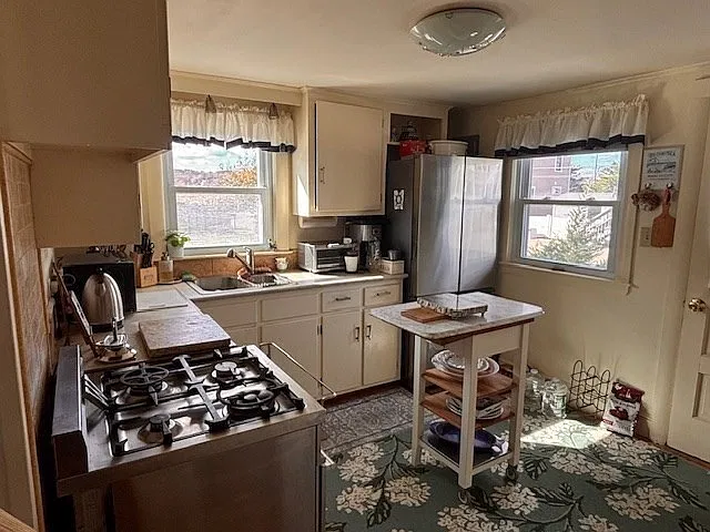2 bed, 1.0 bath, 700 sqft, $1,750 — Photo 3