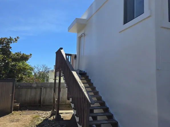 9 Memorial Ave, Freedom, CA 95019