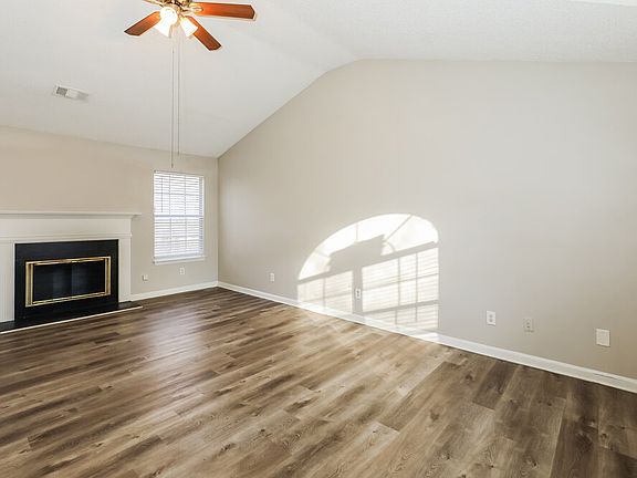 5th image of 330 Brookside Dr