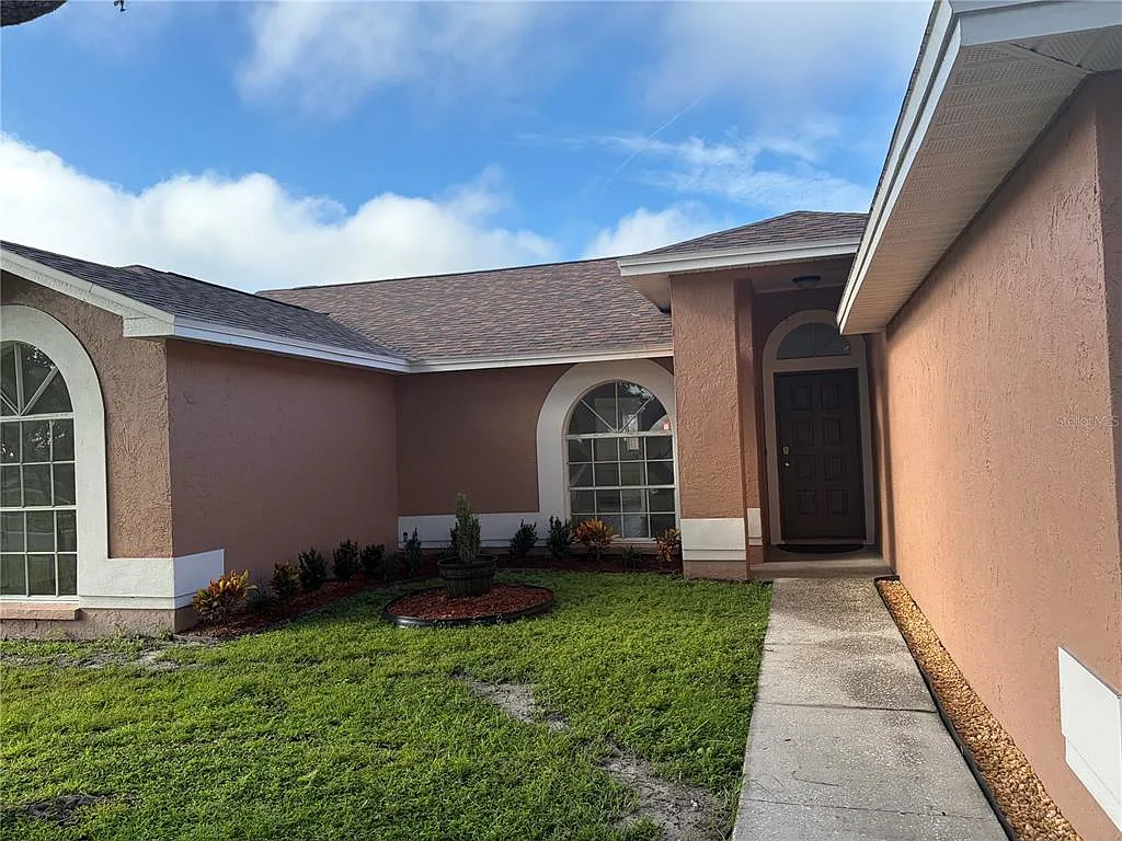 3 bed, 2.0 bath, 1972 sqft, $2,500 — Photo 2