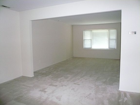 SPACIOUS LIVING RM & DINING RM
