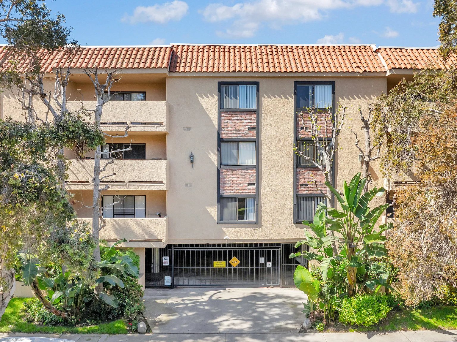Corinth Avenue Apartments — Photo 3