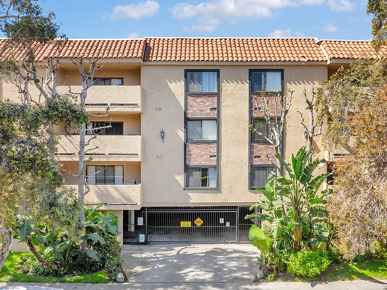 Corinth Avenue Apartments — Photo 3