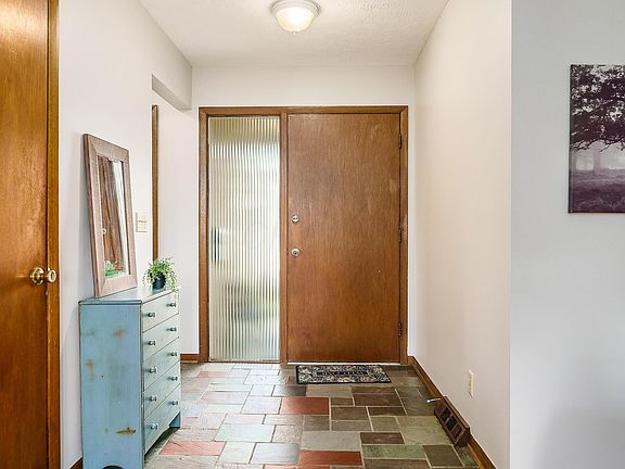 4th image of 1088 Langland Dr