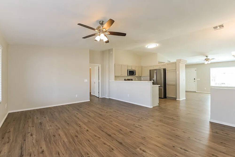 4 bed, 2.0 bath, 1851 sqft, $2,015 — Photo 3