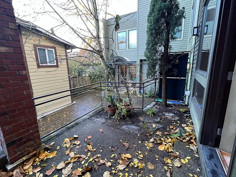 2644 NW Thurman St — Photo 8