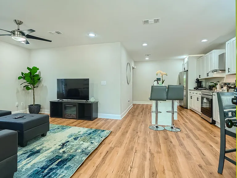1170 Booker Ave SW — Photo 5