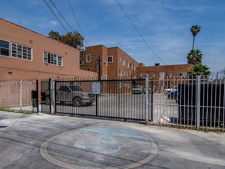 South Park Place Apartments — Photo 22