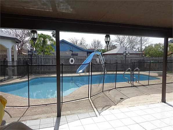 2nd image of 1301 Wildrose Ln