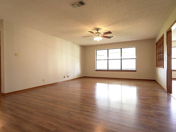 5th image of 211 Gardenia Dr