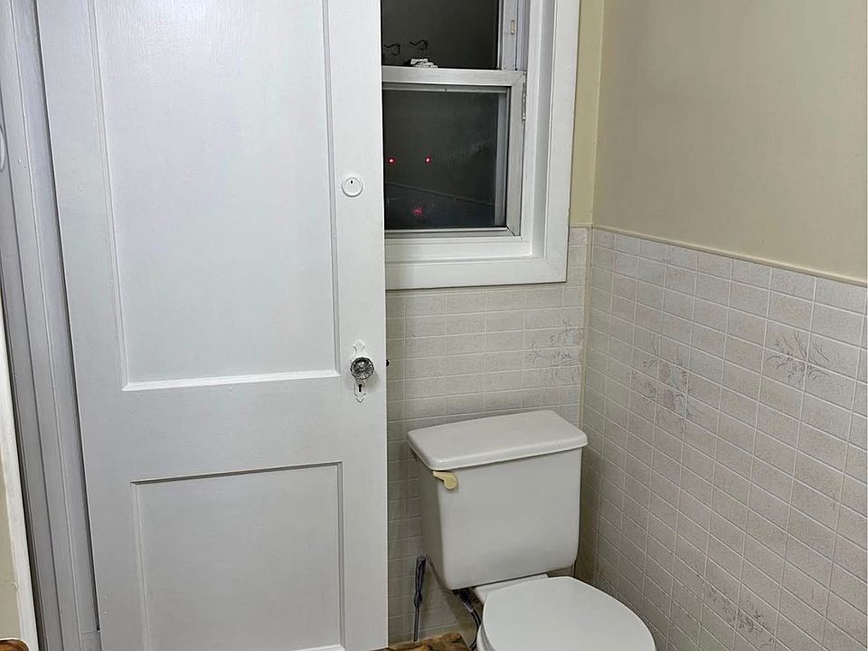 1st image of 10 Maple Ave #1