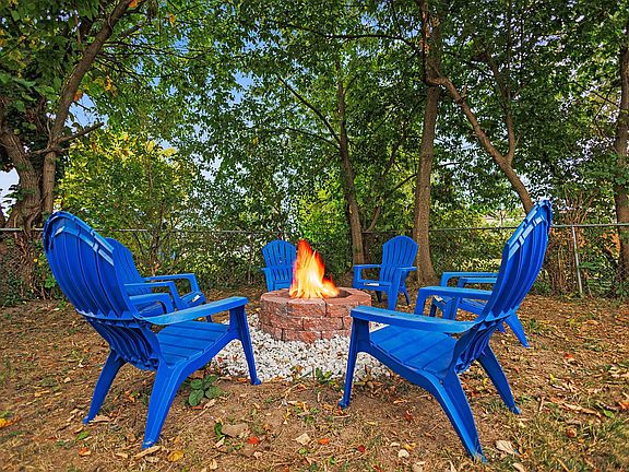 4th image of 10983 Hebron Rd