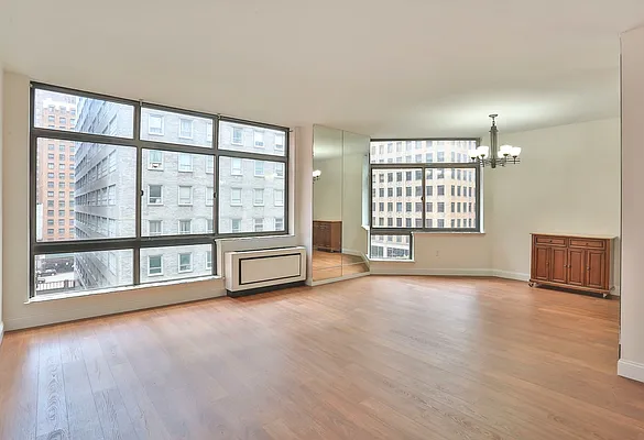 Sold by Elena Boeva, LREB | media 23