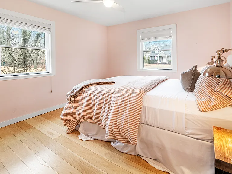 15 Amagansett Dr E — Photo 10