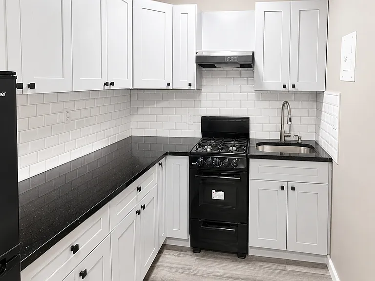 2160 Center Ave #1J — Photo 6