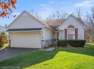1057 Yorick Path, Wixom, MI 48393