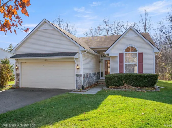 1057 Yorick Path, Wixom, MI 48393