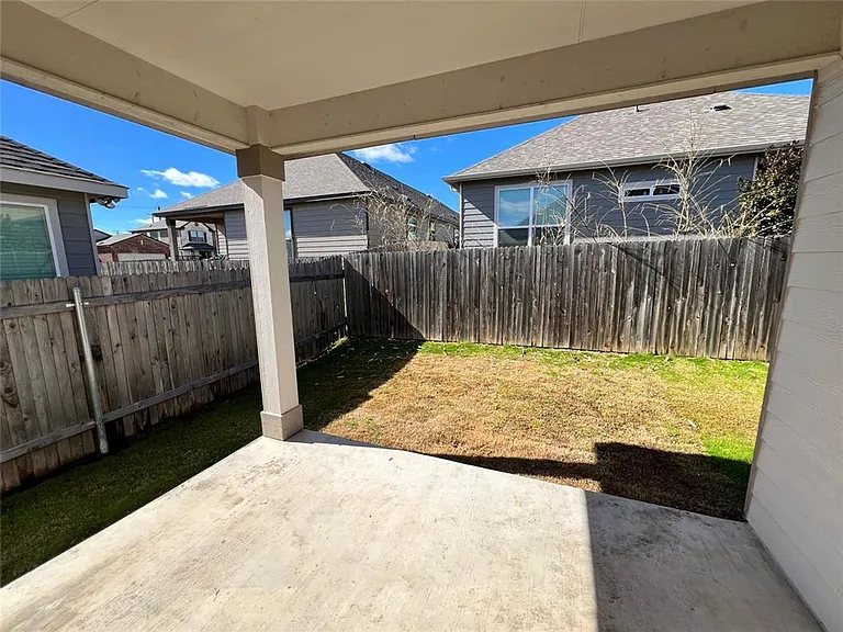 6516 Carriage Pines Dr — Photo 22