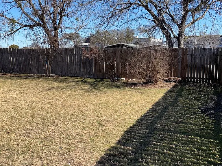 1403 Haley Gray Dr — Photo 33