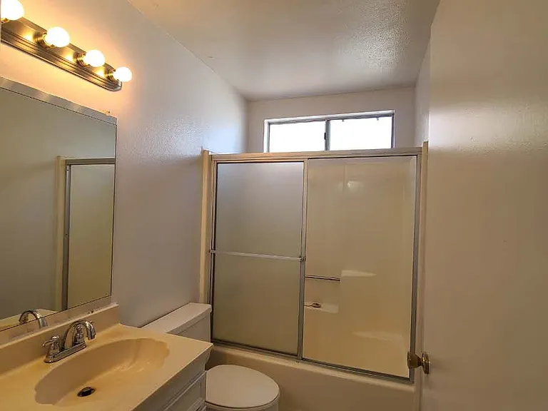 664 Corona St — Photo 10