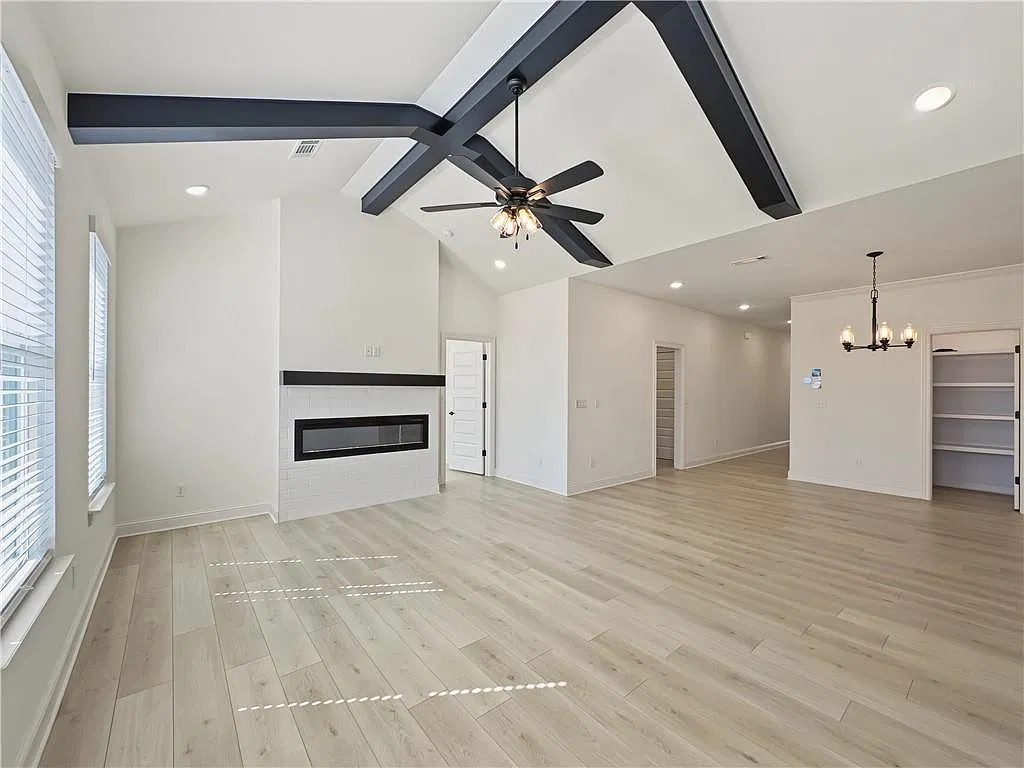 3 bed, 1780 sqft, $1,950 — Photo 2