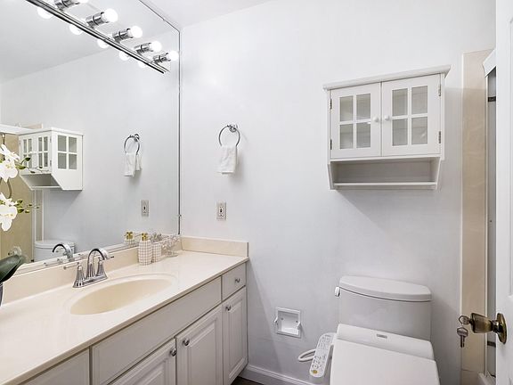 2nd image of 7053 Rainbow Dr APT 6
