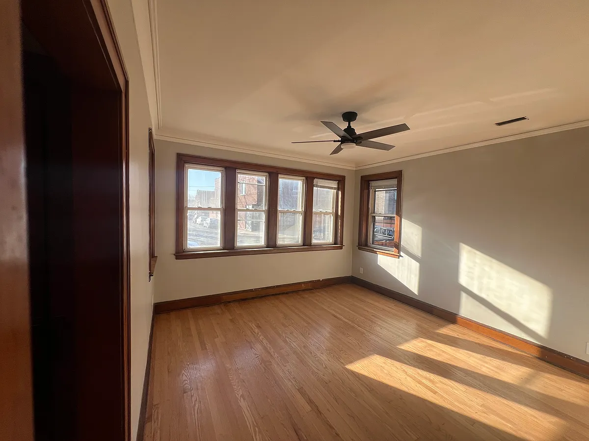 Building Photo - 2334 W 25th St #1F