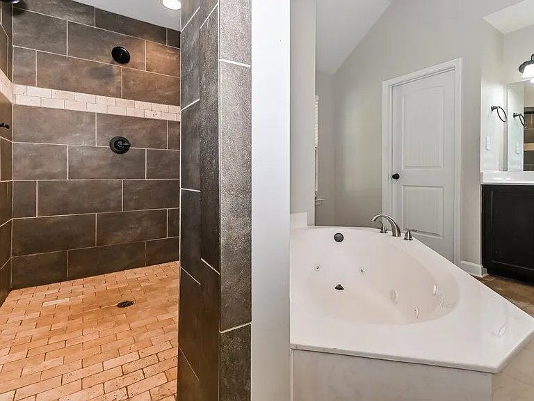 1405 Switzer Cv — Photo 12