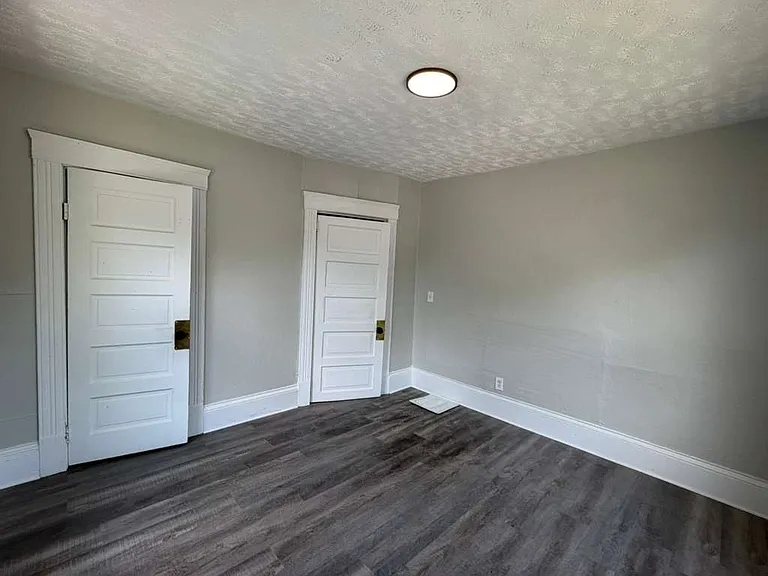 2132 W 100th St — Photo 10