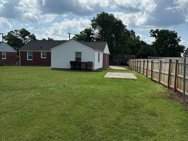 2912 Leatherwood Dr — Photo 3