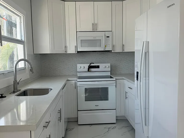 434 NE 7th Ave #7 — Photo 7
