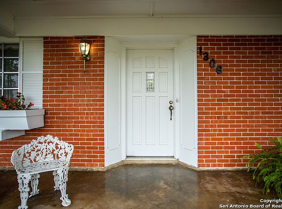 3rd image of 1306 E Sunshine Dr