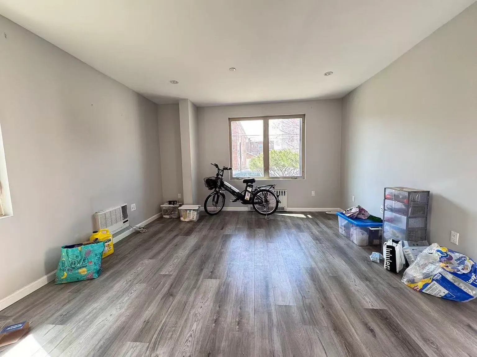 3 bed, 1.5 bath, 1500 sqft, $3,300 — Photo 2