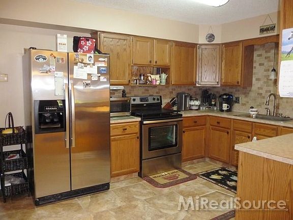 4th image of 22755 Garfield St